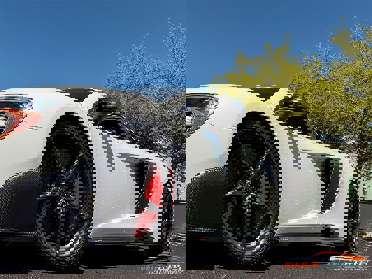 Used 2016 McLaren 675LT image 14