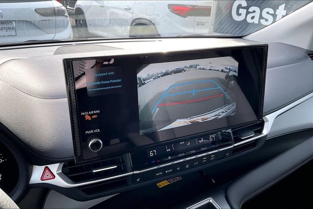 Used 2025 Toyota Sienna XLE image 11