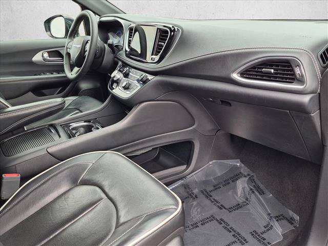 Used 2025 Chrysler Pacifica Limited FWD image 24