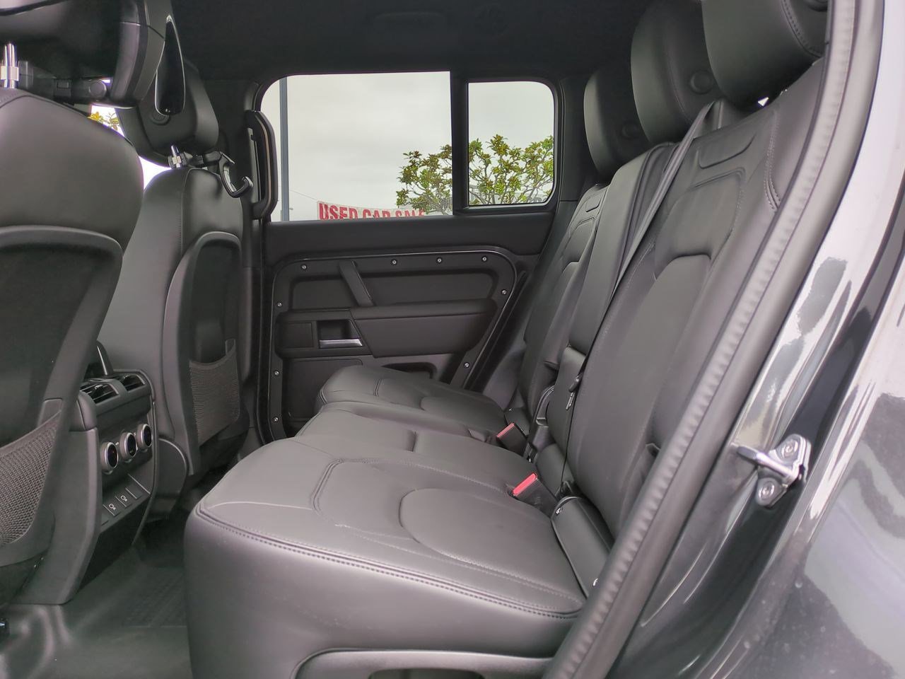 New 2025 Land Rover Defender 130 X-Dynamic SE image 23