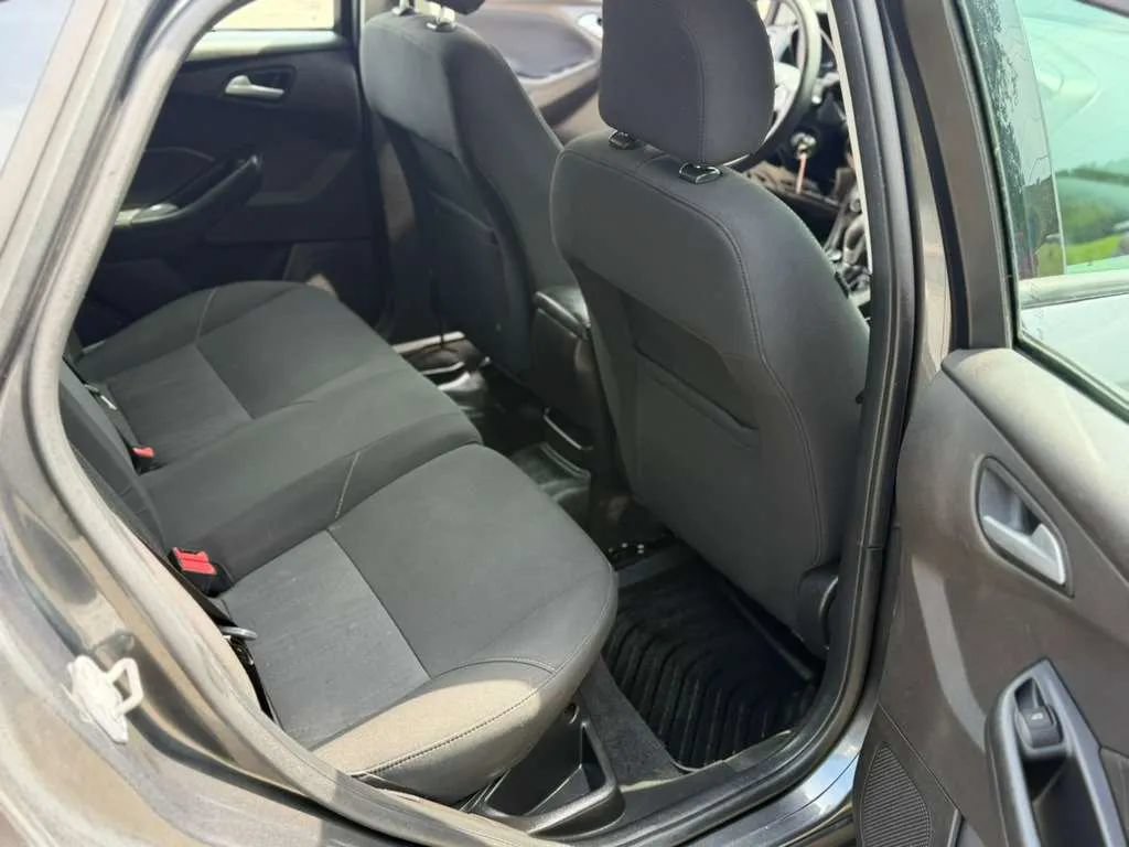 Used 2017 Ford Focus SE FWD image 15