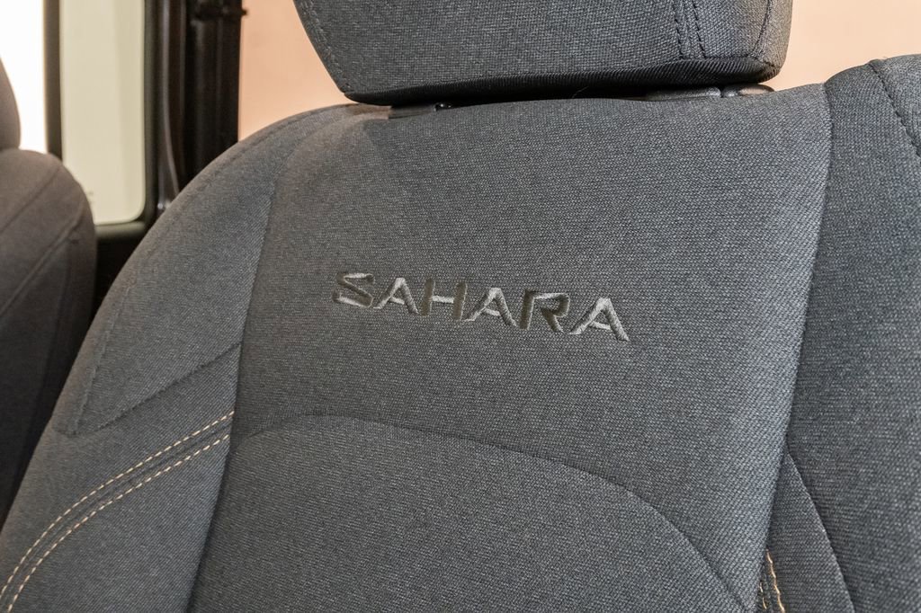 Used 2024 Jeep Wrangler Unlimited Sahara AWD/4WD image 10