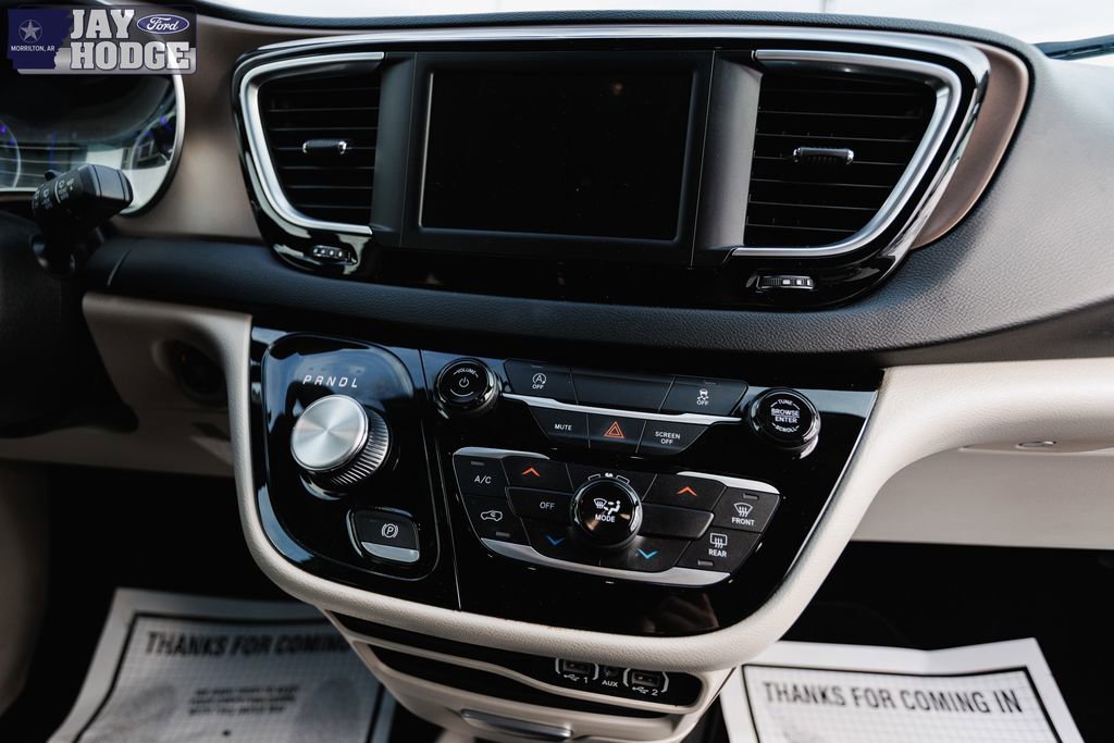 Used 2023 Chrysler Voyager LX image 20