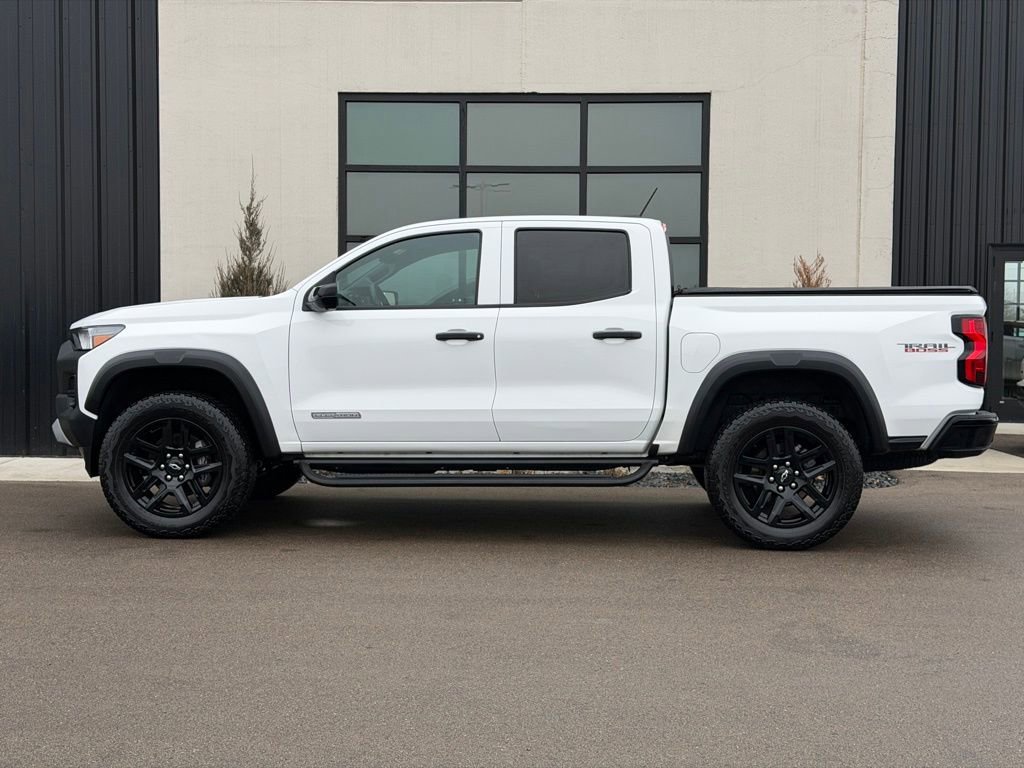 Used 2024 Chevrolet Colorado Trail Boss w/ Technology Package image 2