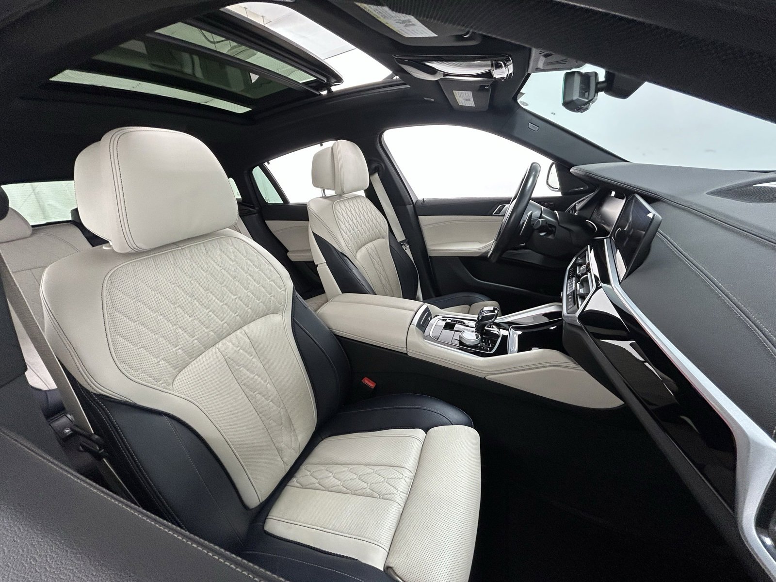 Used 2023 BMW X6 M50i w/ Executive Package image 40