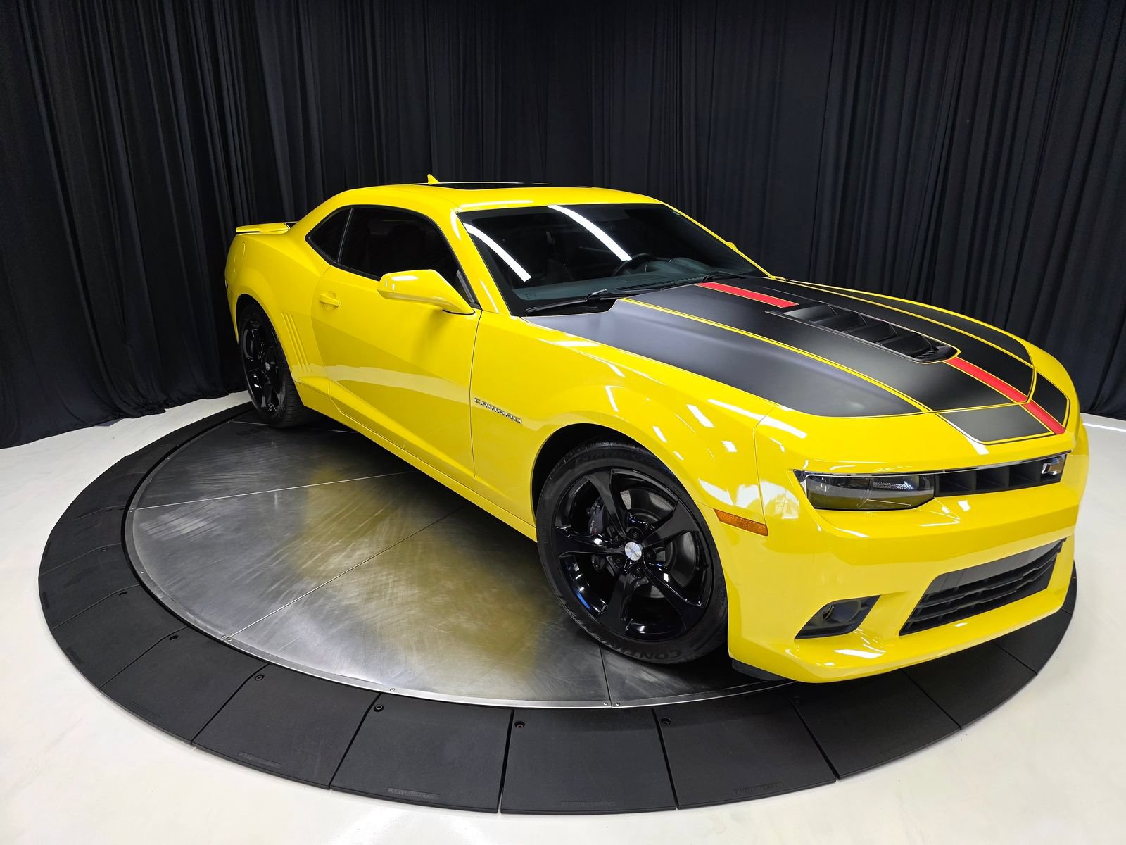 Used 2014 Chevrolet Camaro SS w/ RS Package RWD image 16