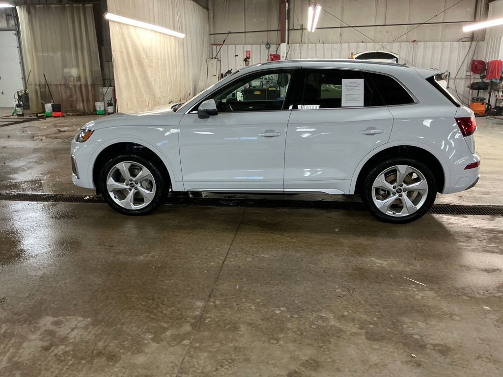 Certified 2025 Audi Q5 2.0T Premium Plus w/ Premium Plus Package AWD/4WD image 2