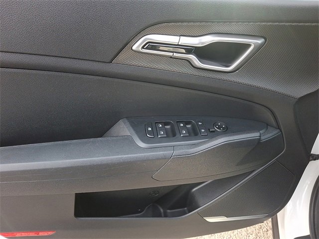Used 2023 Kia Sportage LX image 12