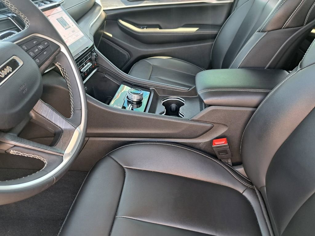 Used 2024 Jeep Grand Cherokee Limited image 18