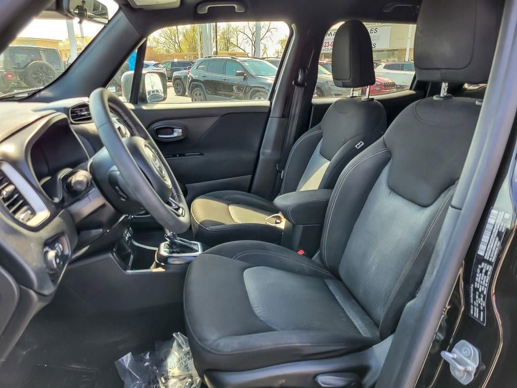 Used 2021 Jeep Renegade Latitude FWD image 8