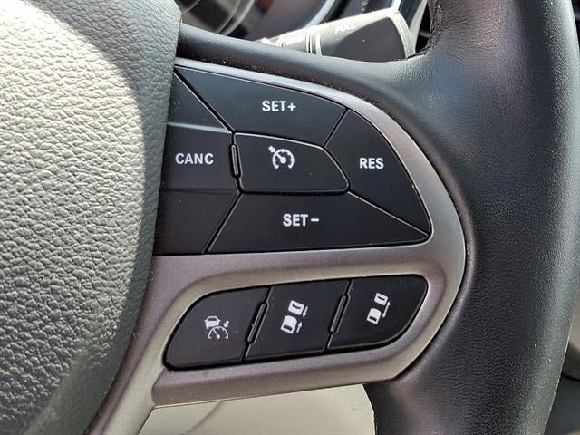 Used 2021 Jeep Cherokee Limited AWD/4WD image 23