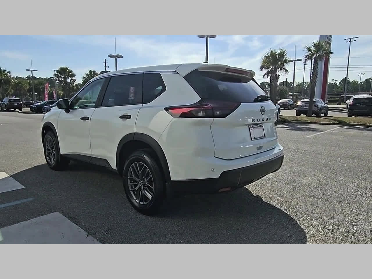 Used 2025 Nissan Rogue S FWD image 30