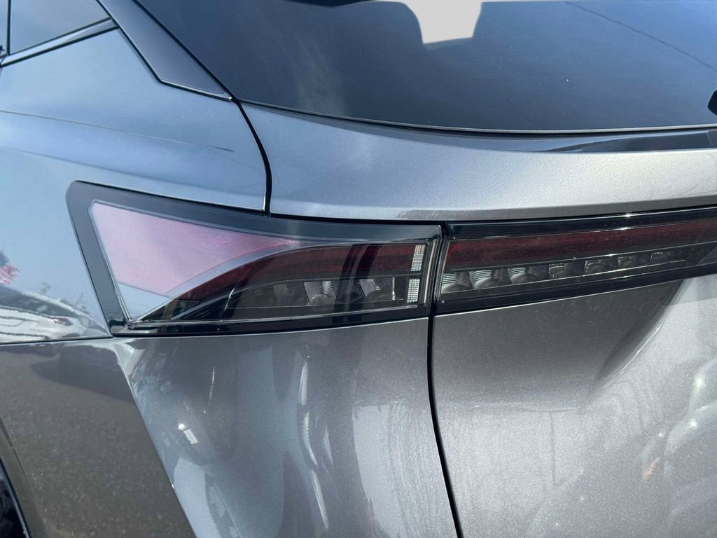 Used 2025 Nissan Ariya AWD image 10