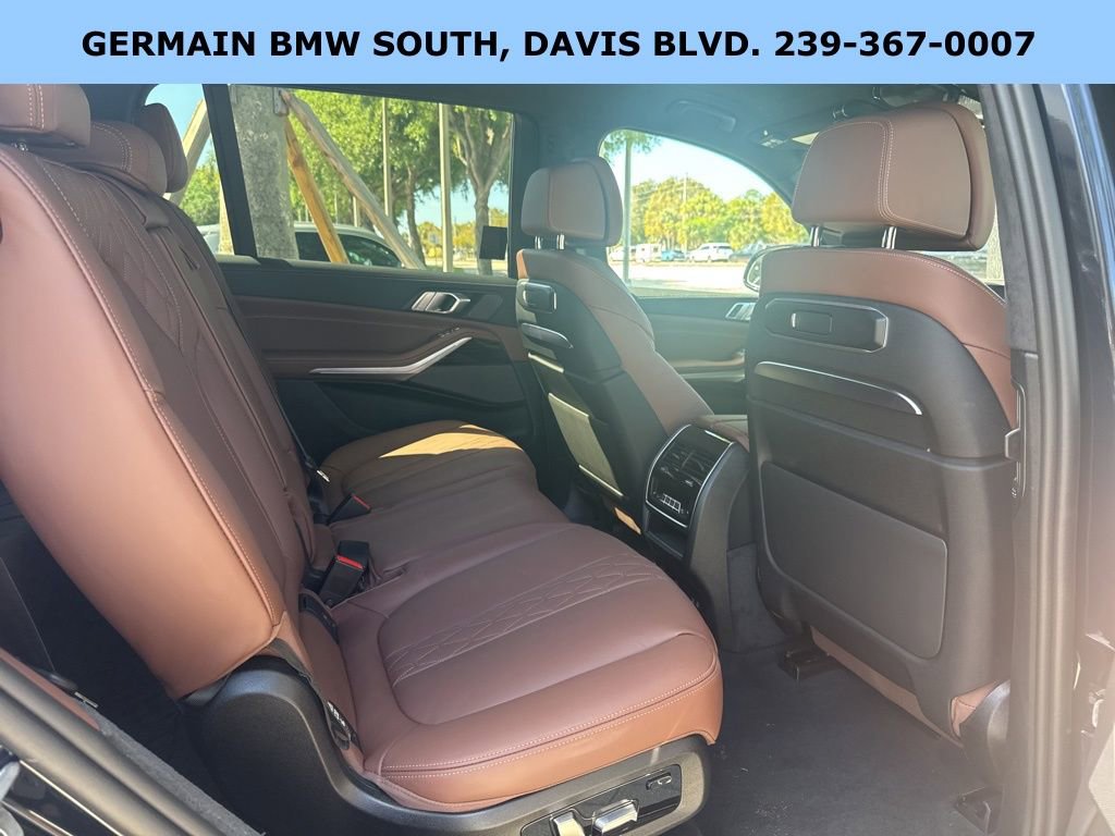 Used 2025 BMW X7 M60i image 31