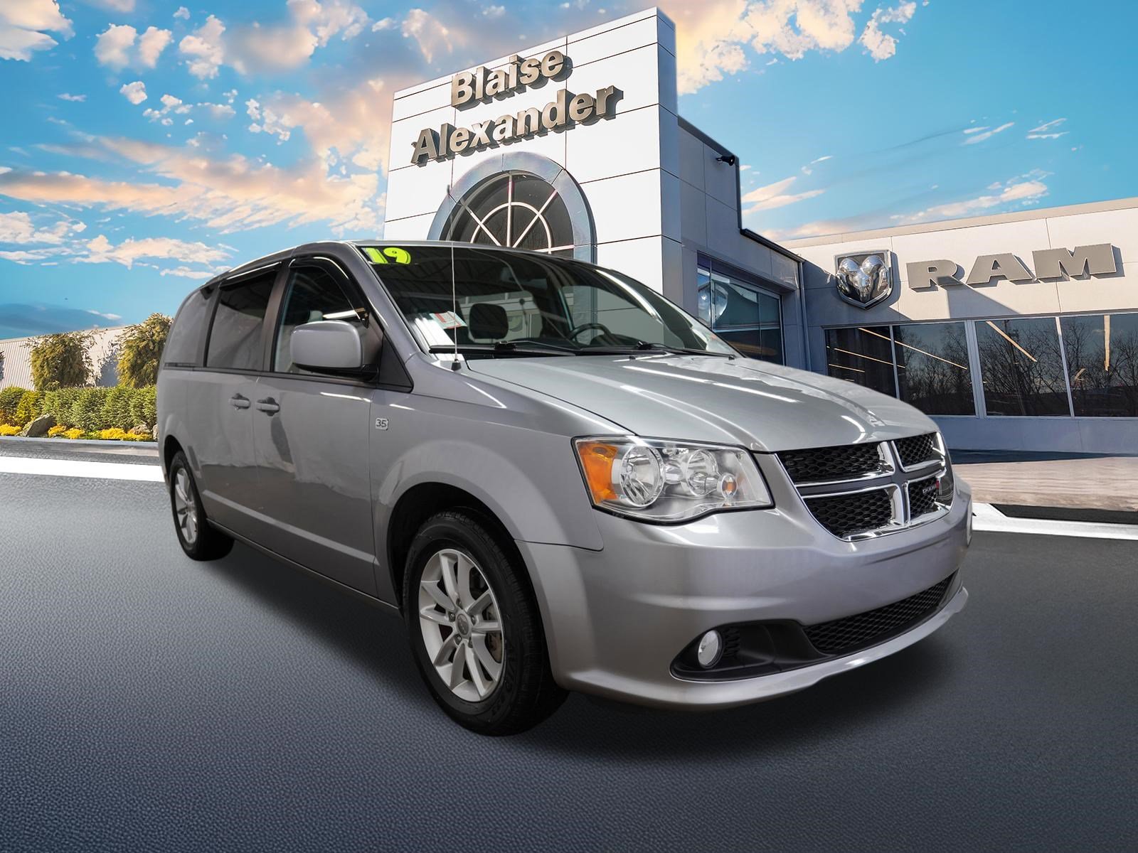 Used 2019 Dodge Grand Caravan SE FWD image 1