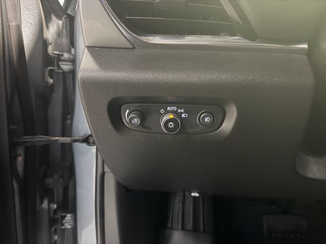 Used 2021 Chevrolet Traverse LT FWD image 27