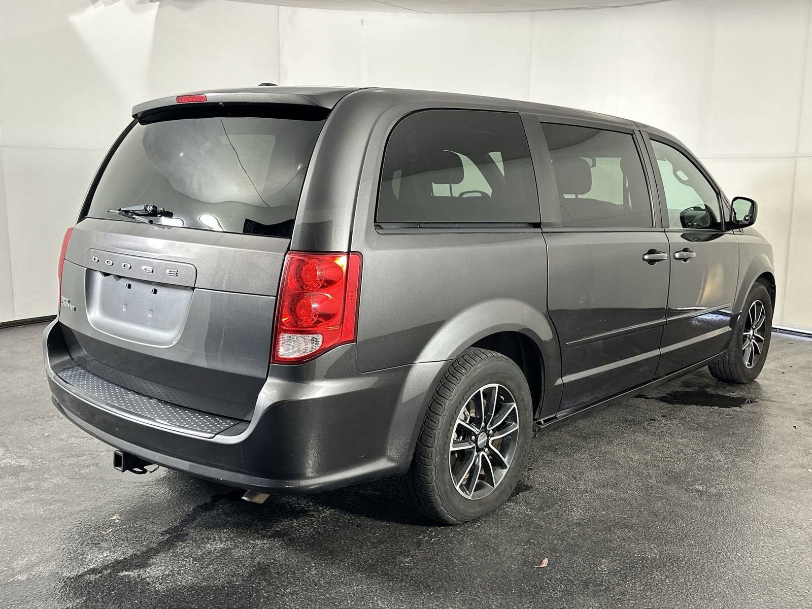 Used 2017 Dodge Grand Caravan SE image 8