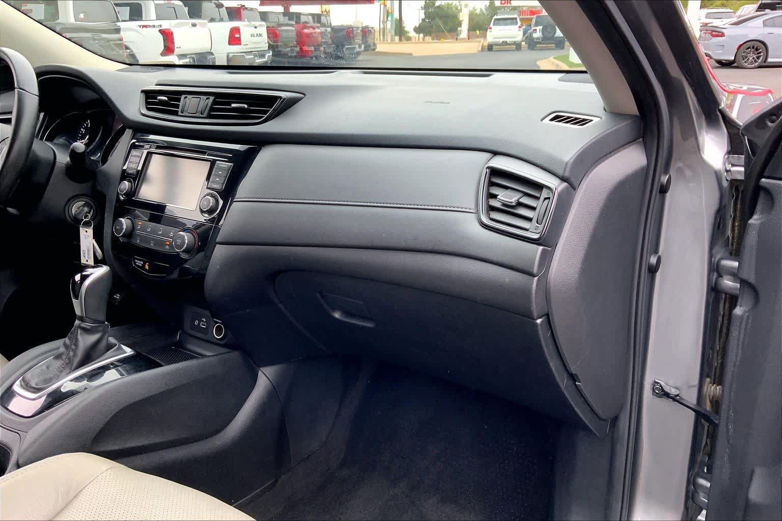 Used 2020 Nissan Rogue S w/ Special Edition Package FWD image 19