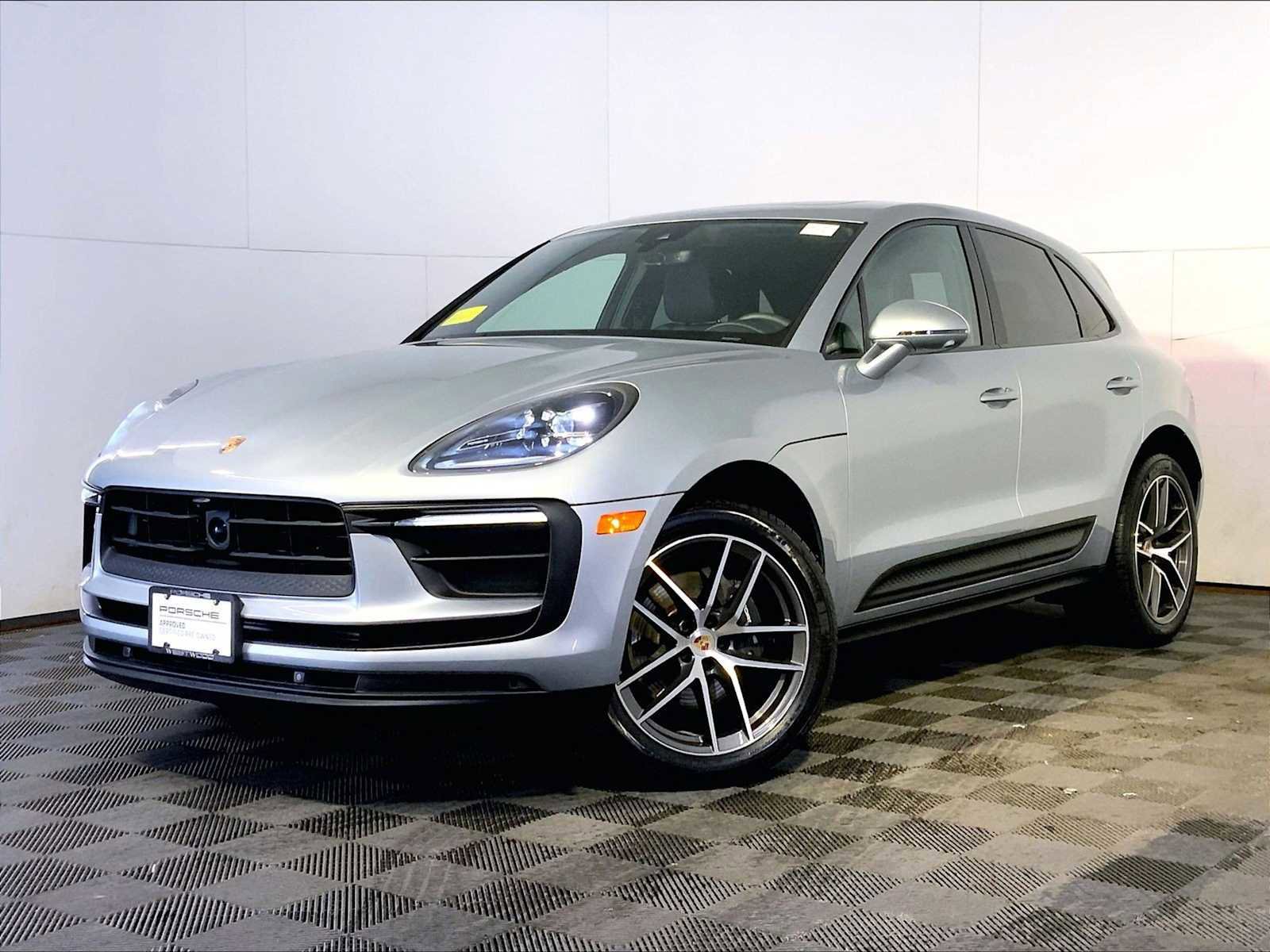 Certified 2025 Porsche Macan AWD/4WD image 1