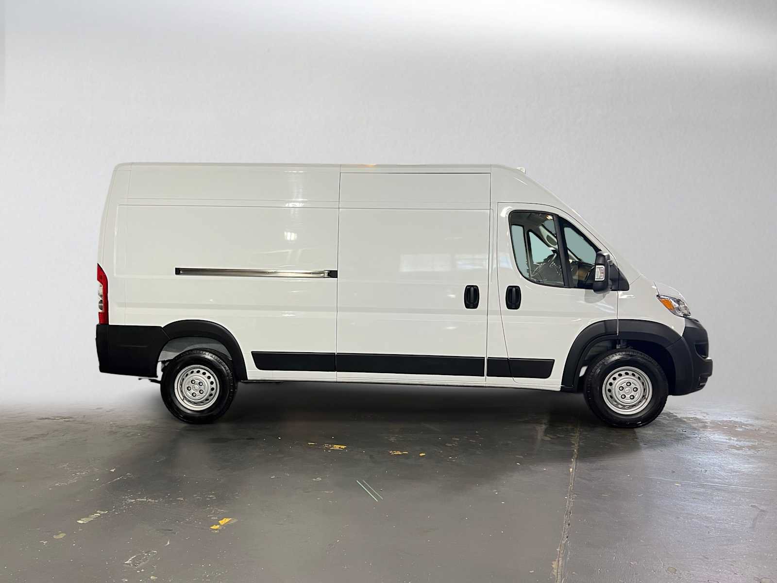 Used 2024 RAM ProMaster 2500 w/ Convenience Group FWD image 2