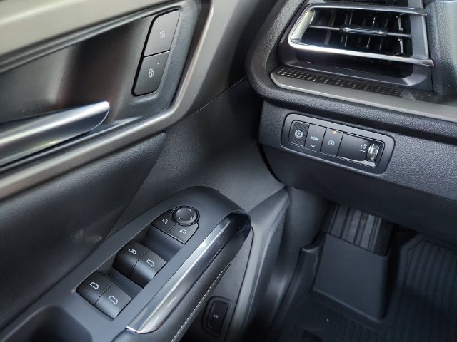 New 2027 Chevrolet Traverse LT w/ Driver Confidence Package FWD image 23