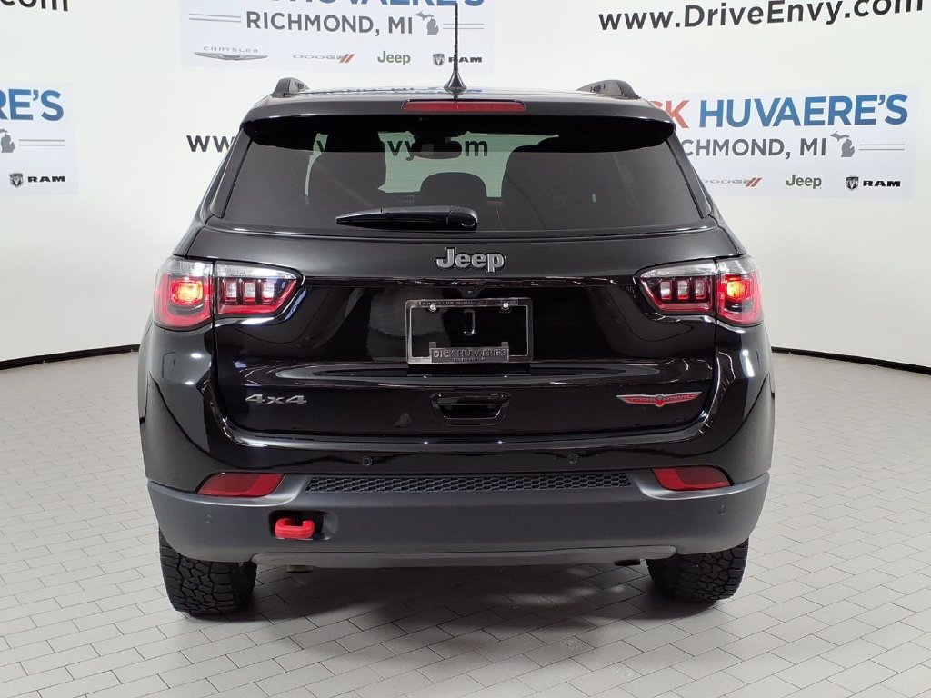Used 2025 Jeep Compass Trailhawk w/ Sun & Sound Group AWD/4WD image 5
