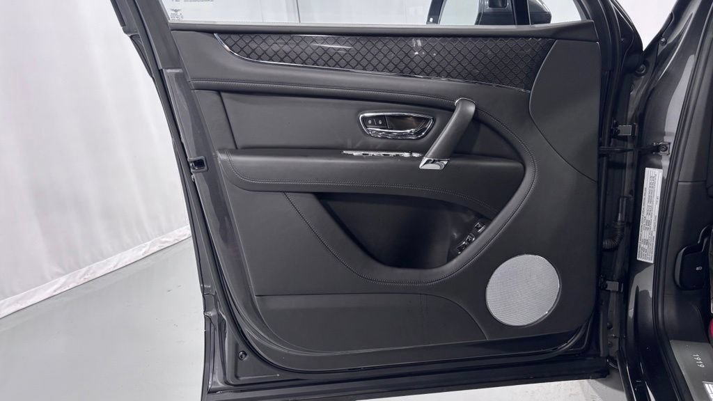 Used 2020 Bentley Bentayga AWD/4WD image 19