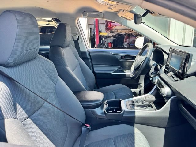 Used 2022 Toyota RAV4 LE AWD/4WD image 26