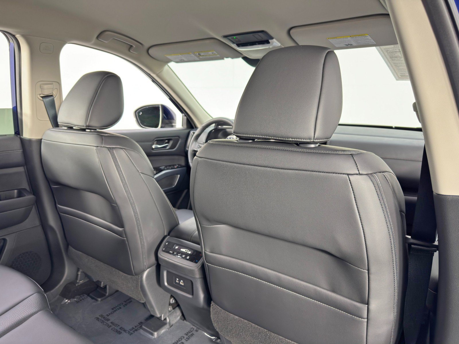 Used 2025 Nissan Pathfinder SL AWD/4WD image 33