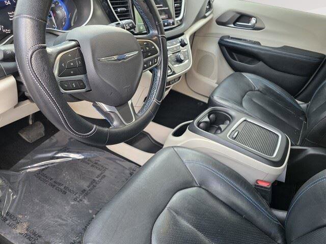 Used 2021 Chrysler Pacifica Touring-L image 14