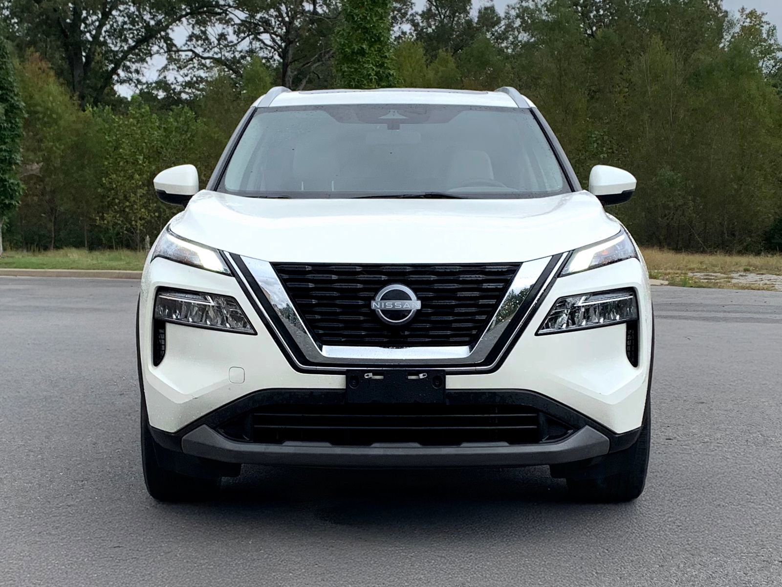 Used 2022 Nissan Rogue SV w/ SV Premium Package image 2