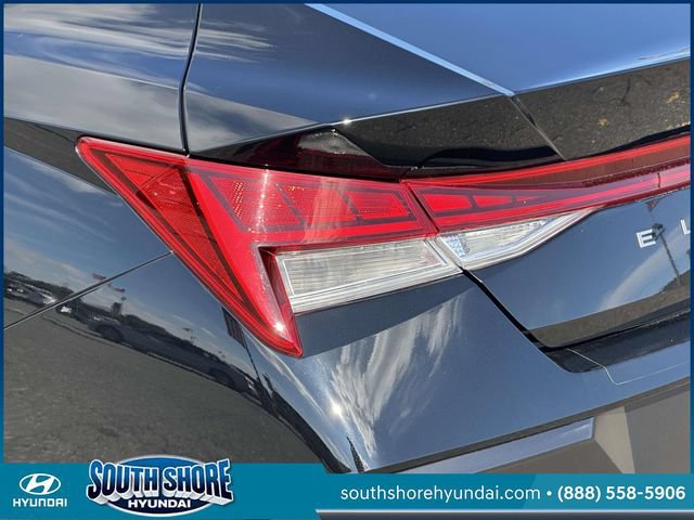 Certified 2025 Hyundai Elantra Limited w/ Cargo Package FWD image 12