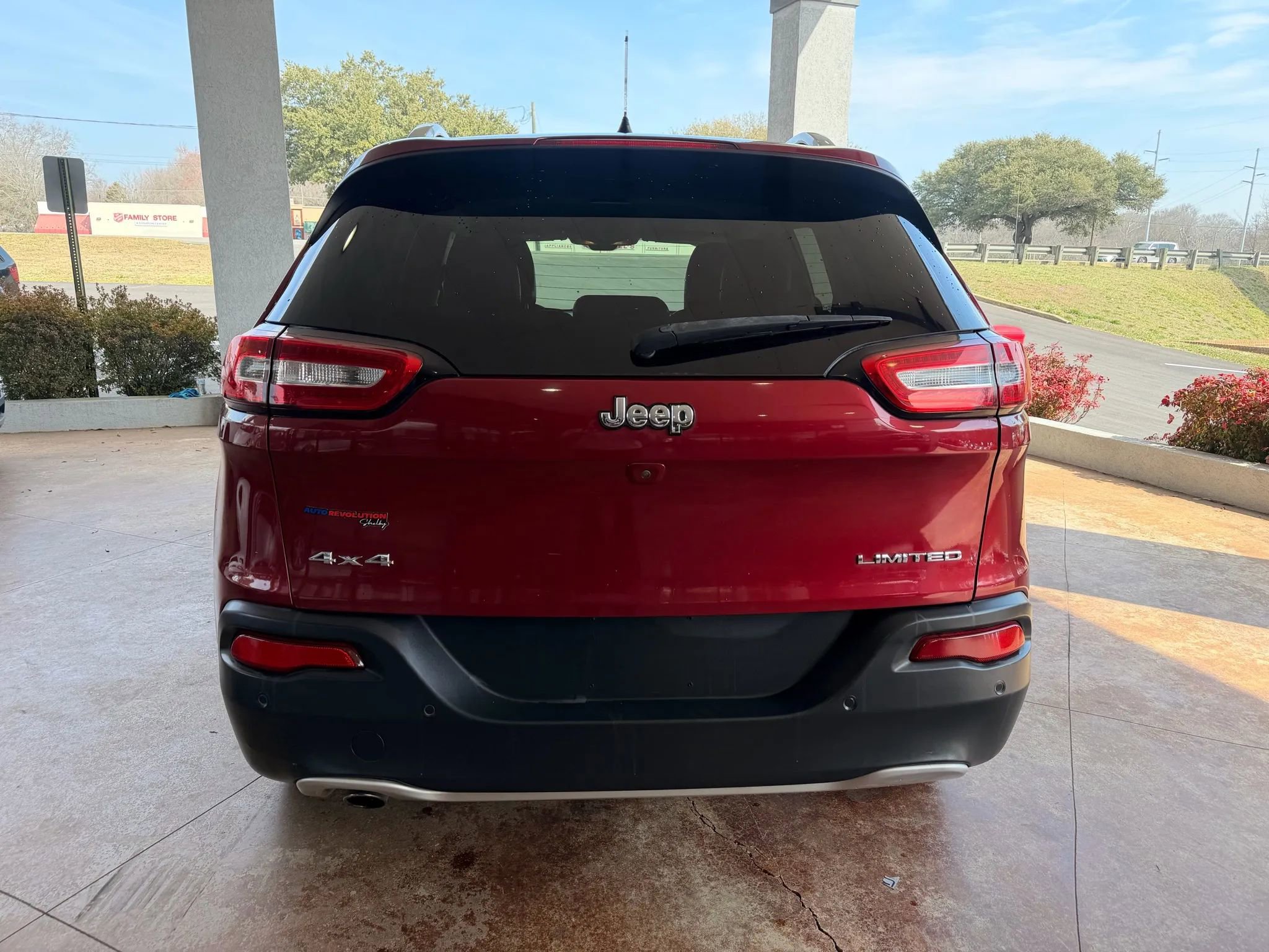 Used 2017 Jeep Cherokee Limited AWD/4WD image 5