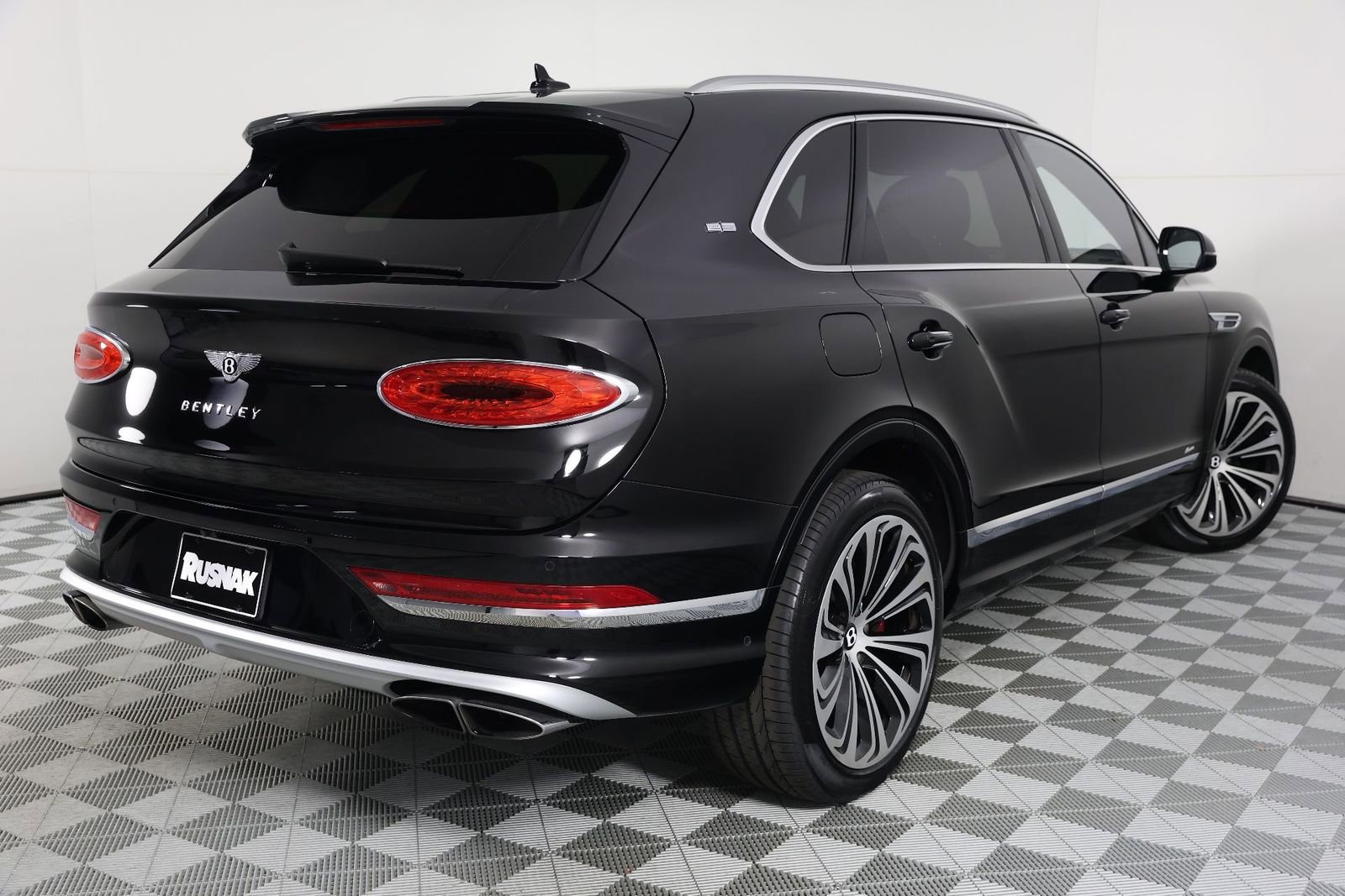Used 2023 Bentley Bentayga Extended Wheelbase image 9