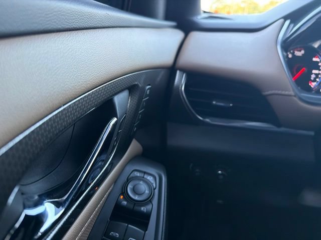 Used 2022 Chevrolet Traverse Premier FWD image 12