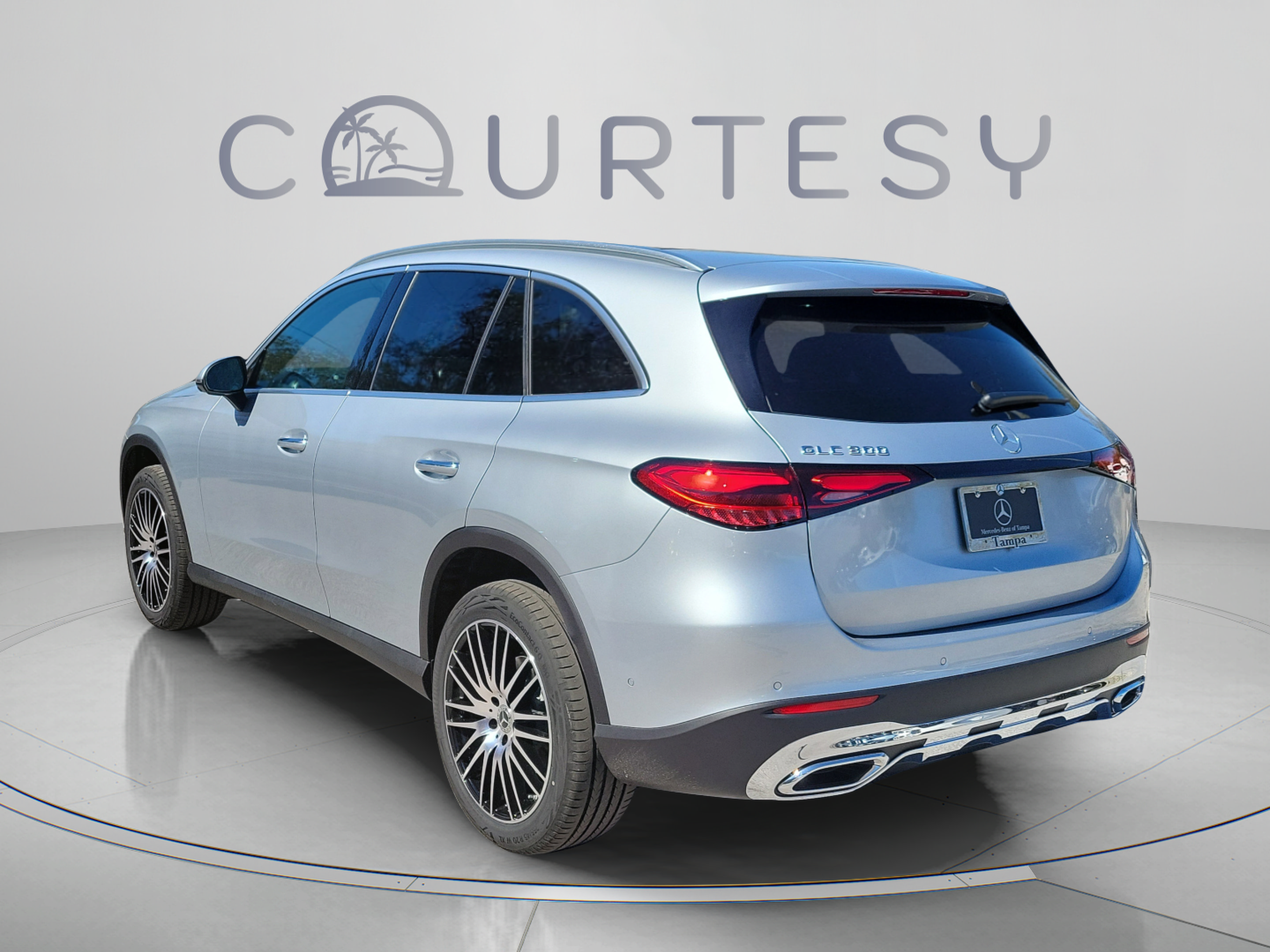 Used 2026 Mercedes-Benz GLC 300 image 3