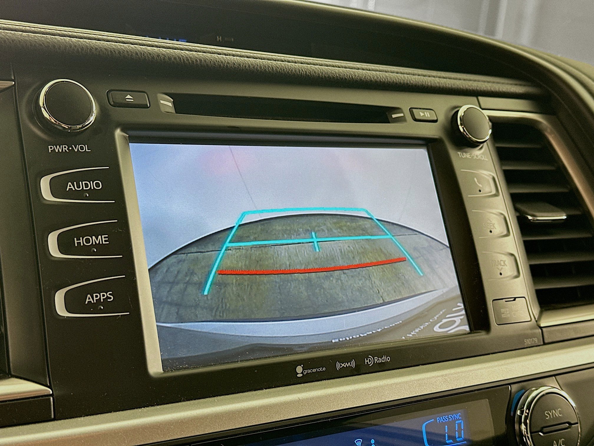 Used 2018 Toyota Highlander SE image 23