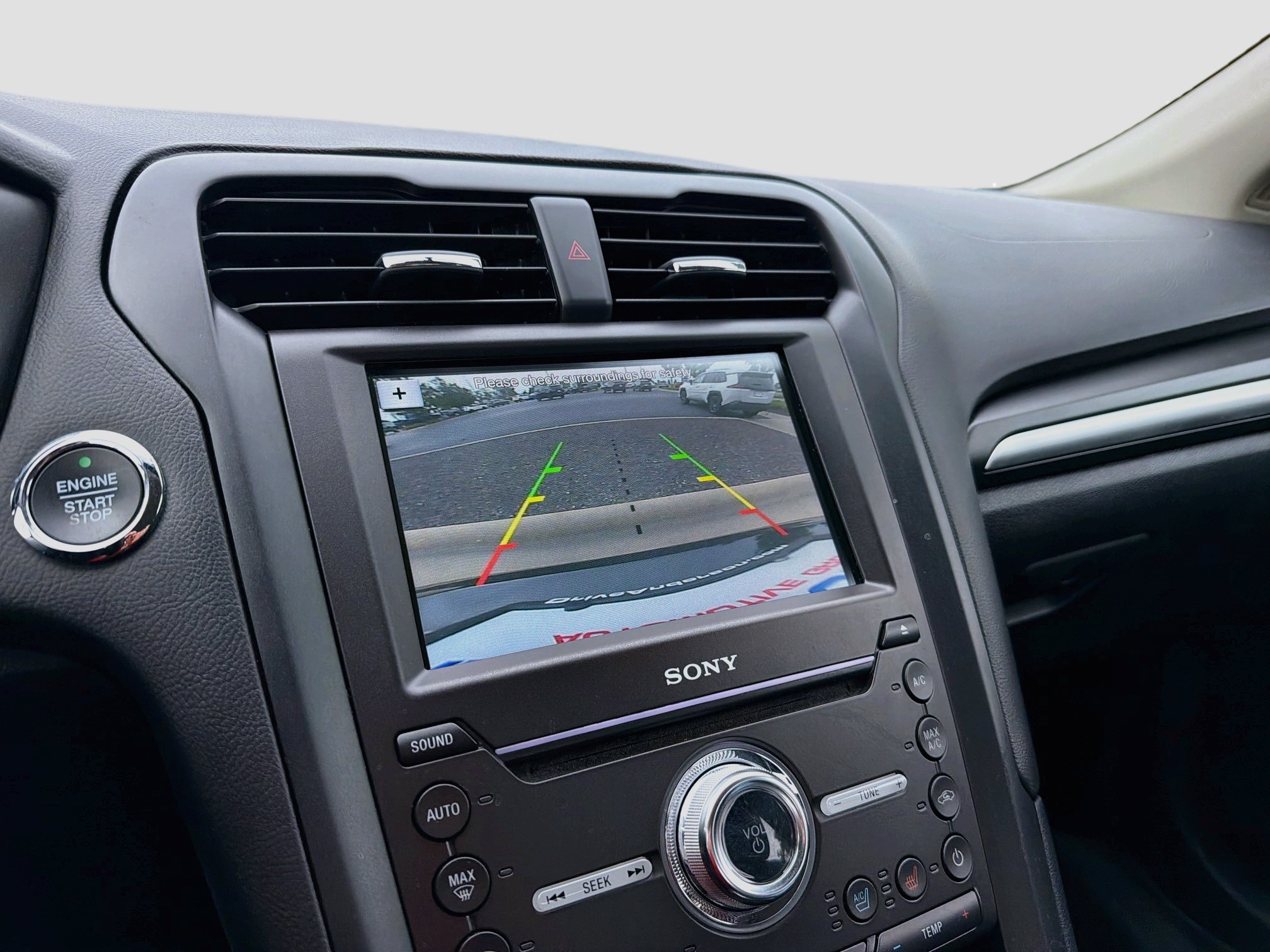 Used 2017 Ford Fusion Titanium FWD image 18