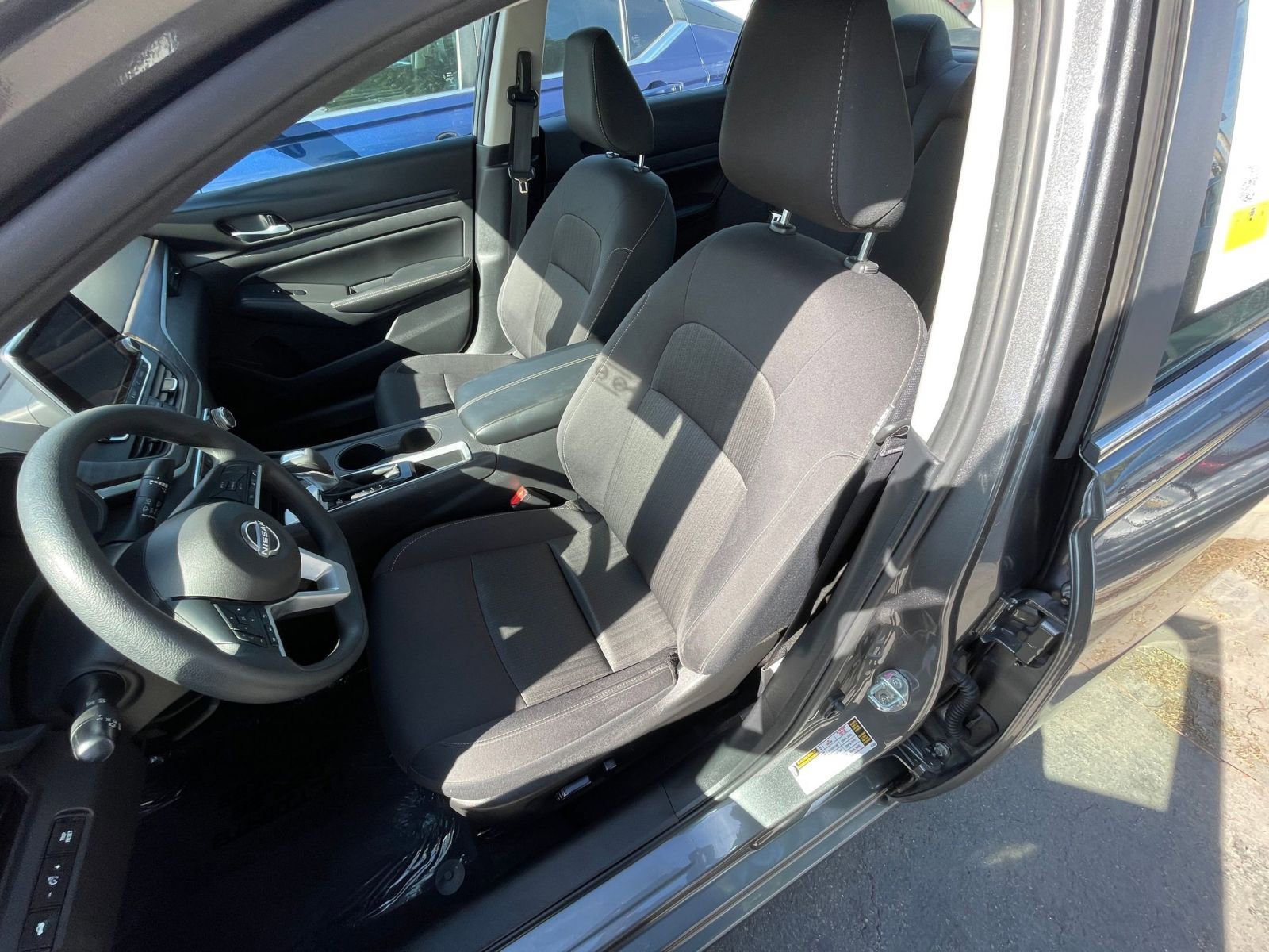 Used 2025 Nissan Altima 2.5 SV image 37