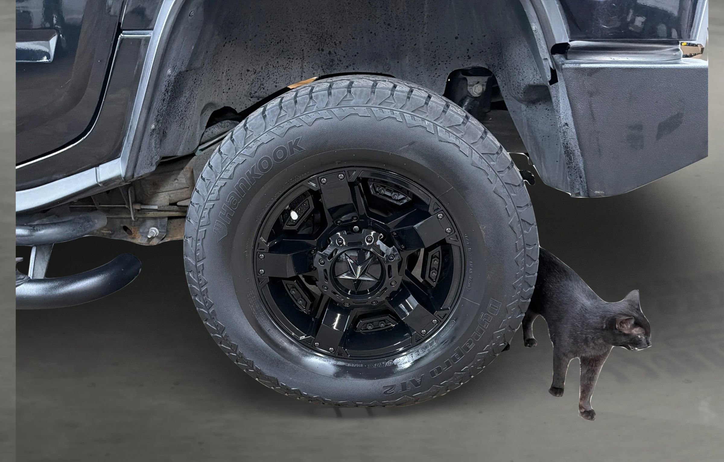 Used 2003 HUMMER H2 w/ Preferred Equipment Group image 16