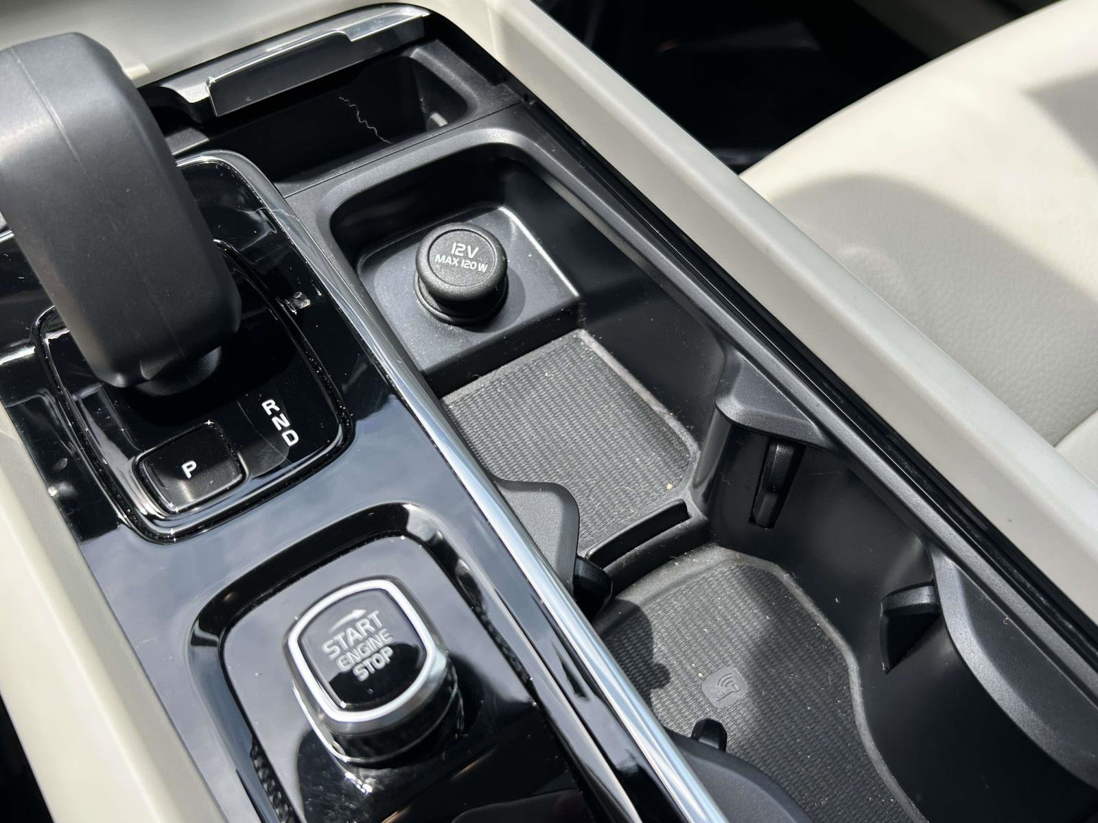 Certified 2025 Volvo XC60 B5 Plus AWD/4WD image 27