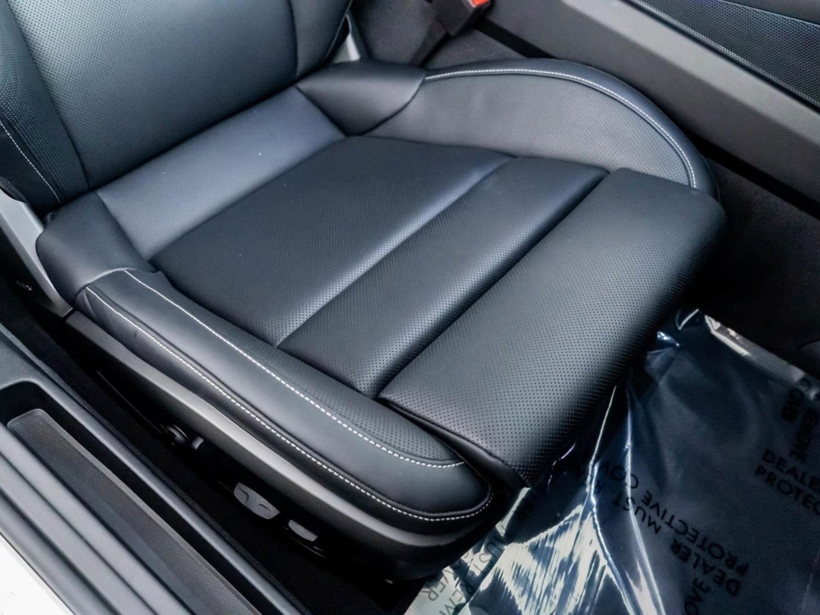 Used 2024 Porsche 911 Carrera 4S w/ Sport Package image 40