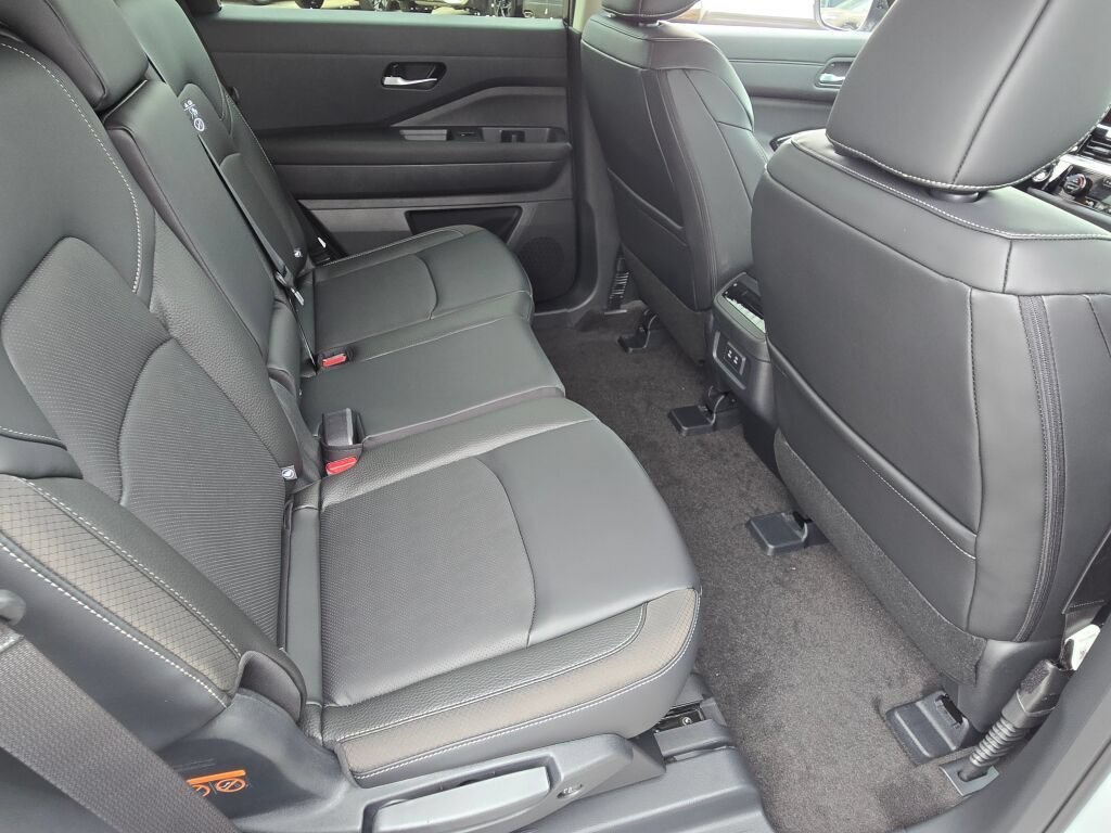 New 2026 Nissan Pathfinder SL AWD/4WD image 7