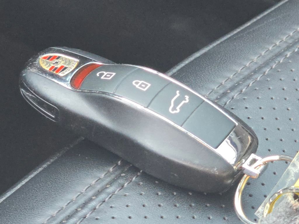 Used 2021 Porsche Macan AWD/4WD image 33