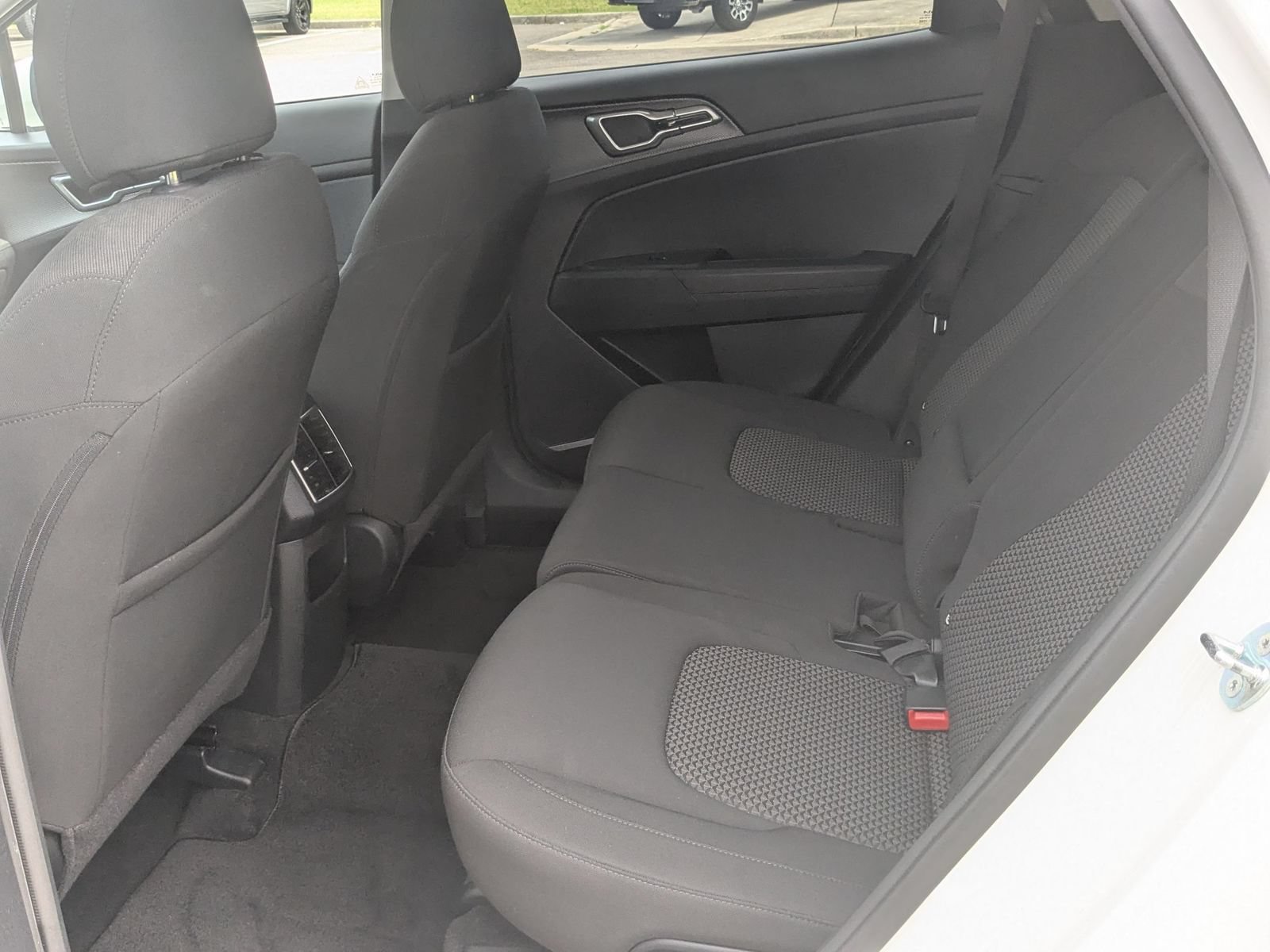Used 2024 Kia Sportage LX FWD image 27