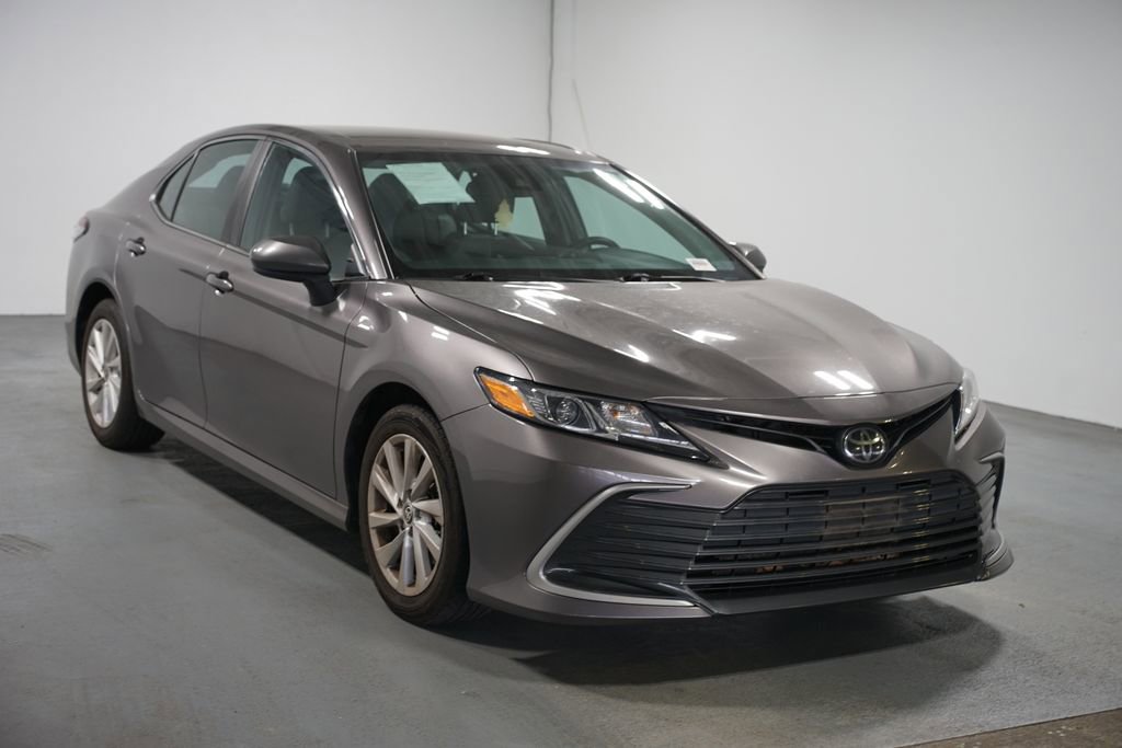 Used 2023 Toyota Camry LE image 3