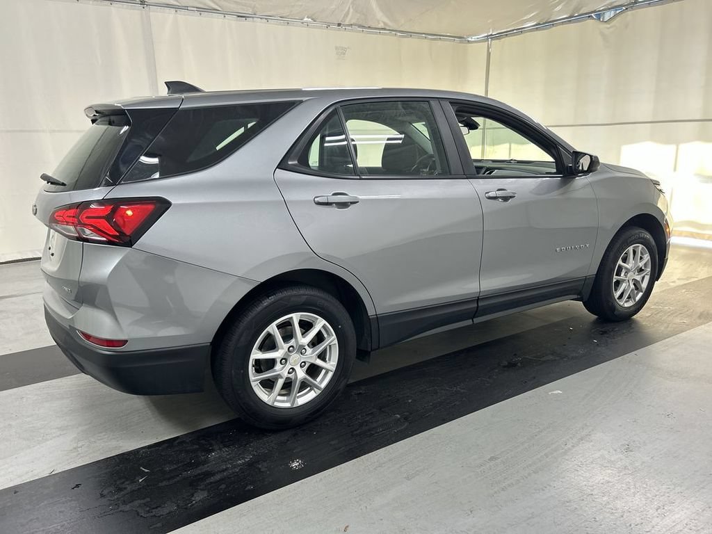 Used 2023 Chevrolet Equinox LS AWD/4WD image 2