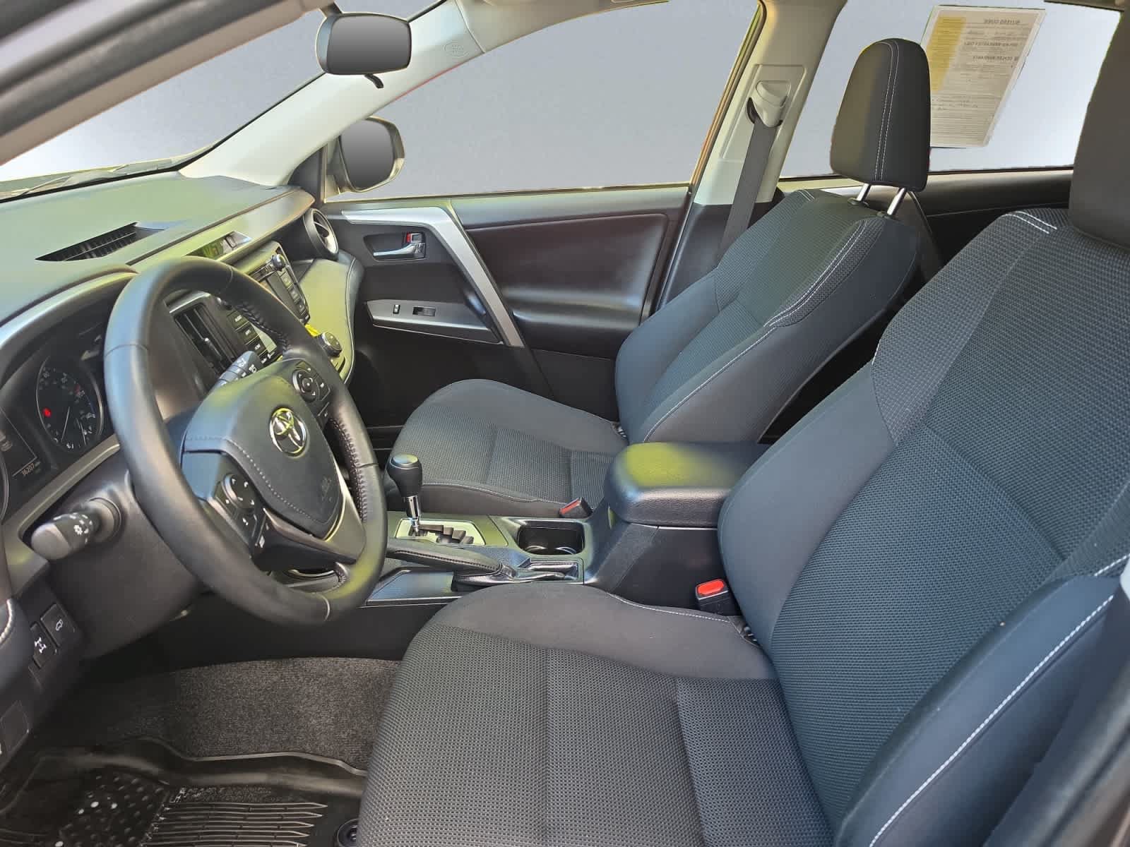 Used 2018 Toyota RAV4 XLE AWD/4WD image 7