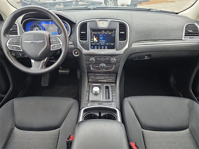 Certified 2019 Chrysler 300 Touring w/ Chrome Appearance Package image 9