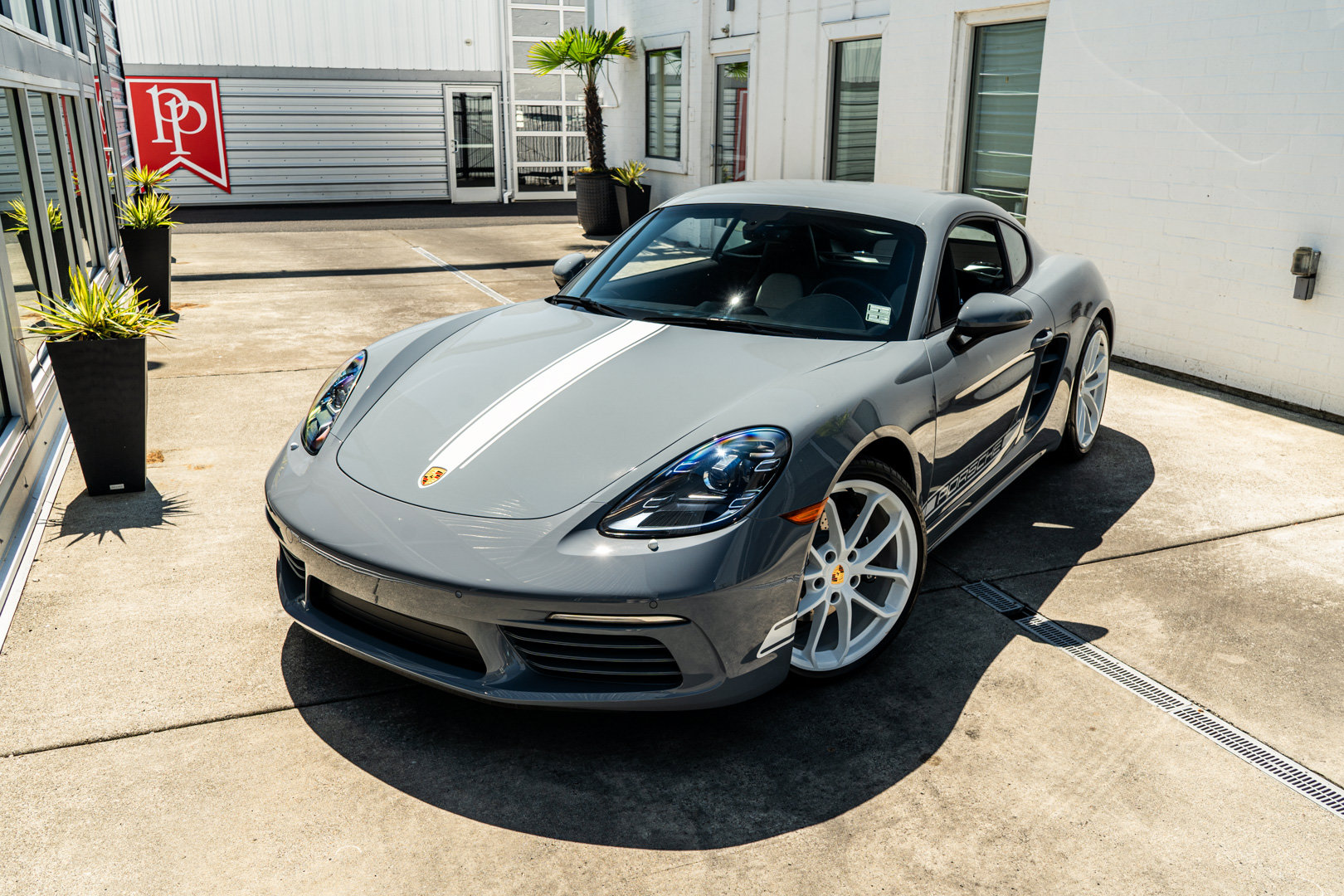 Used 2024 Porsche 718 Cayman RWD image 3